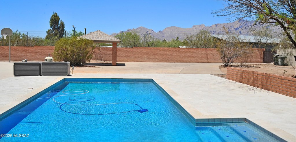 Tucson, Arizona, 85719, United States, 4 Bedrooms Bedrooms, ,5 BathroomsBathrooms,Residential,Forsale,1990105