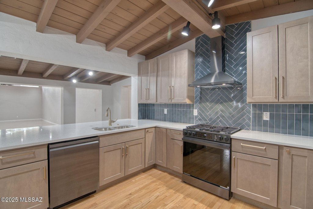 Tucson, Arizona, 85711, United States, 4 Bedrooms Bedrooms, ,2 BathroomsBathrooms,Residential,Forsale,1990103