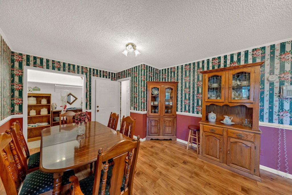 Sneedville, Tennessee, 37869, United States, 4 Bedrooms Bedrooms, ,3 BathroomsBathrooms,Residential,Forsale,1988736