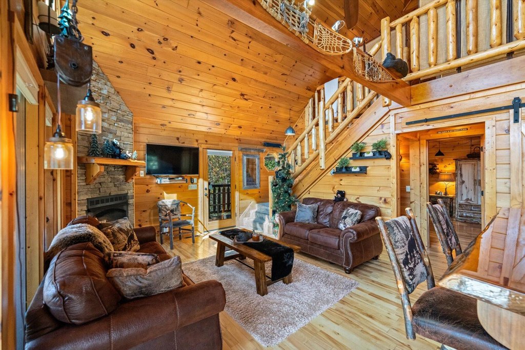 Sevierville, Tennessee, 37862, United States, 3 Bedrooms Bedrooms, ,3 BathroomsBathrooms,Residential,Forsale,1988739