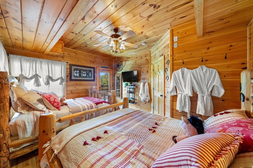 Sevierville, Tennessee, 37862, United States, 3 Bedrooms Bedrooms, ,3 BathroomsBathrooms,Residential,Forsale,1988739