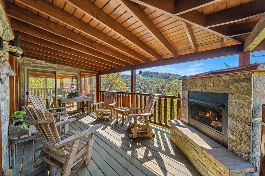 Sevierville, Tennessee, 37862, United States, 3 Bedrooms Bedrooms, ,3 BathroomsBathrooms,Residential,Forsale,1988739