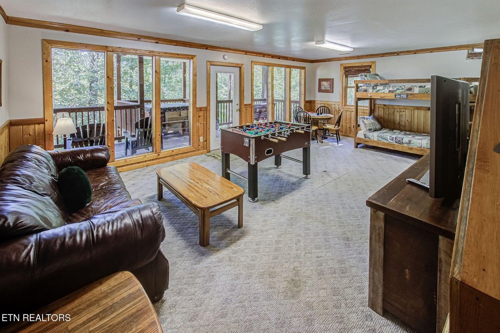 Sevierville, Tennessee, 37862, United States, 2 Bedrooms Bedrooms, ,3 BathroomsBathrooms,Residential,Forsale,1973611