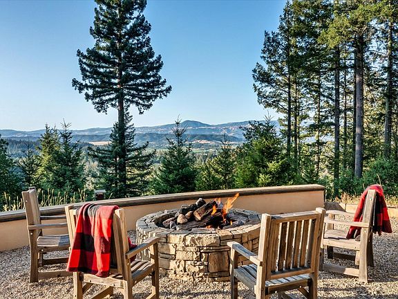 Healdsburg, California, 95448, United States, 3 Bedrooms Bedrooms, ,3.5 BathroomsBathrooms,Residential,Forsale,2014497