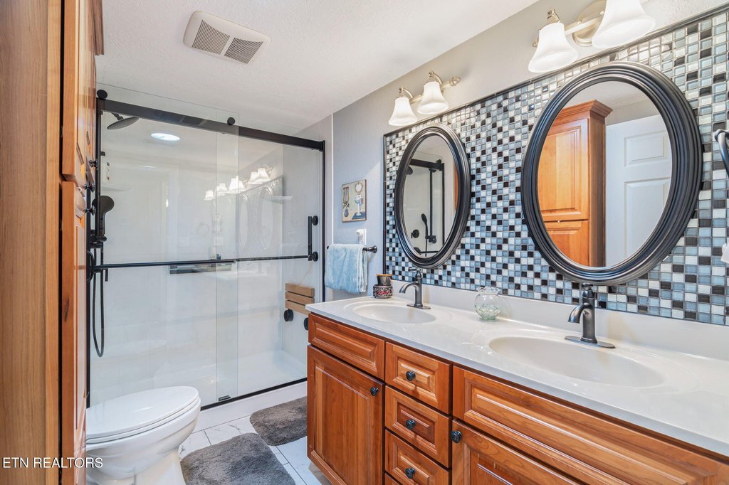 Lenoir City, Tennessee, 37772, United States, 3 Bedrooms Bedrooms, ,3 BathroomsBathrooms,Residential,Forsale,1973613