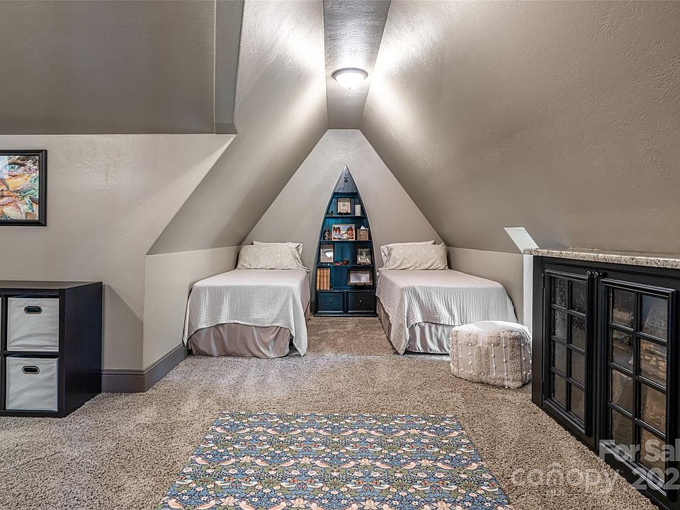 Asheville, North Carolina, 28803, United States, 4 Bedrooms Bedrooms, ,4 BathroomsBathrooms,Residential,Forsale,1986012