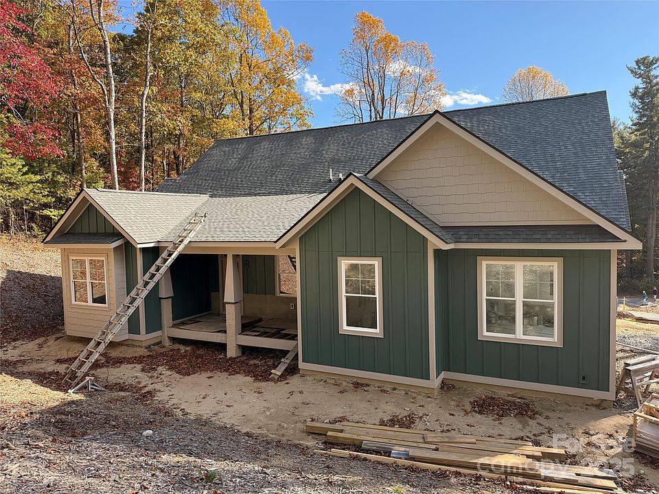 Flat Rock, North Carolina, 28731, United States, 3 Bedrooms Bedrooms, ,2 BathroomsBathrooms,Residential,Forsale,1985996 Flat Rock, North Carolina, 28731, United States, 3 Bedrooms Bedrooms, ,2 BathroomsBathrooms,Residential,Forsale,1985996