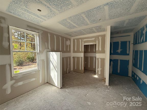 Flat Rock, North Carolina, 28731, United States, 3 Bedrooms Bedrooms, ,2 BathroomsBathrooms,Residential,Forsale,1985996