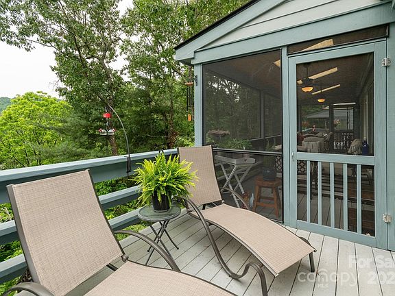 Flat Rock, North Carolina, 28731, United States, 3 Bedrooms Bedrooms, ,3 BathroomsBathrooms,Residential,Forsale,1985999