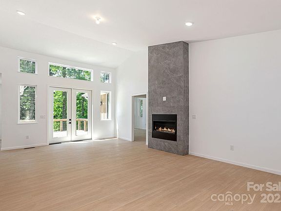 Flat Rock, North Carolina, 28731, United States, 3 Bedrooms Bedrooms, ,2 BathroomsBathrooms,Residential,Forsale,1985997