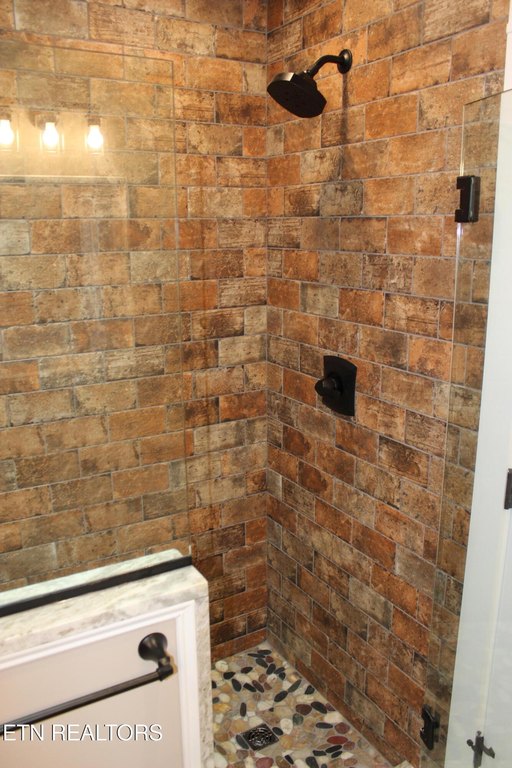 Madisonville, Tennessee, 37354, United States, 3 Bedrooms Bedrooms, ,3 BathroomsBathrooms,Residential,Forsale,1893807