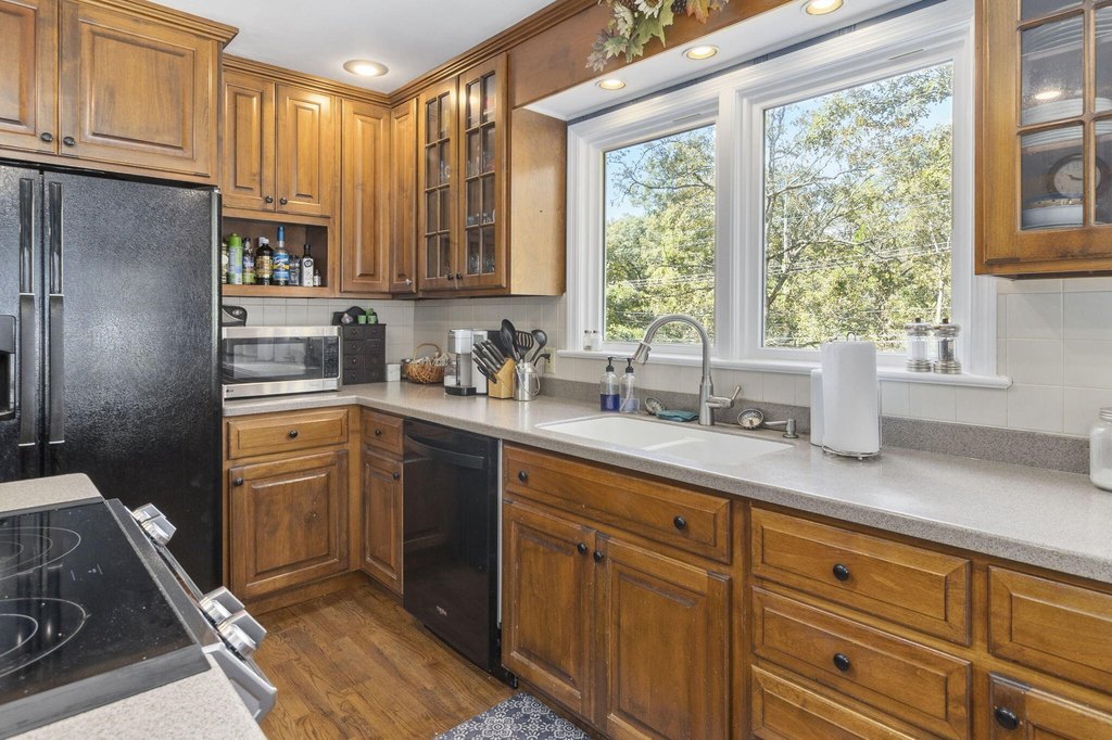 Signal Mountain, Tennessee, 37377, United States, 4 Bedrooms Bedrooms, ,2.5 BathroomsBathrooms,Residential,Forsale,2004666