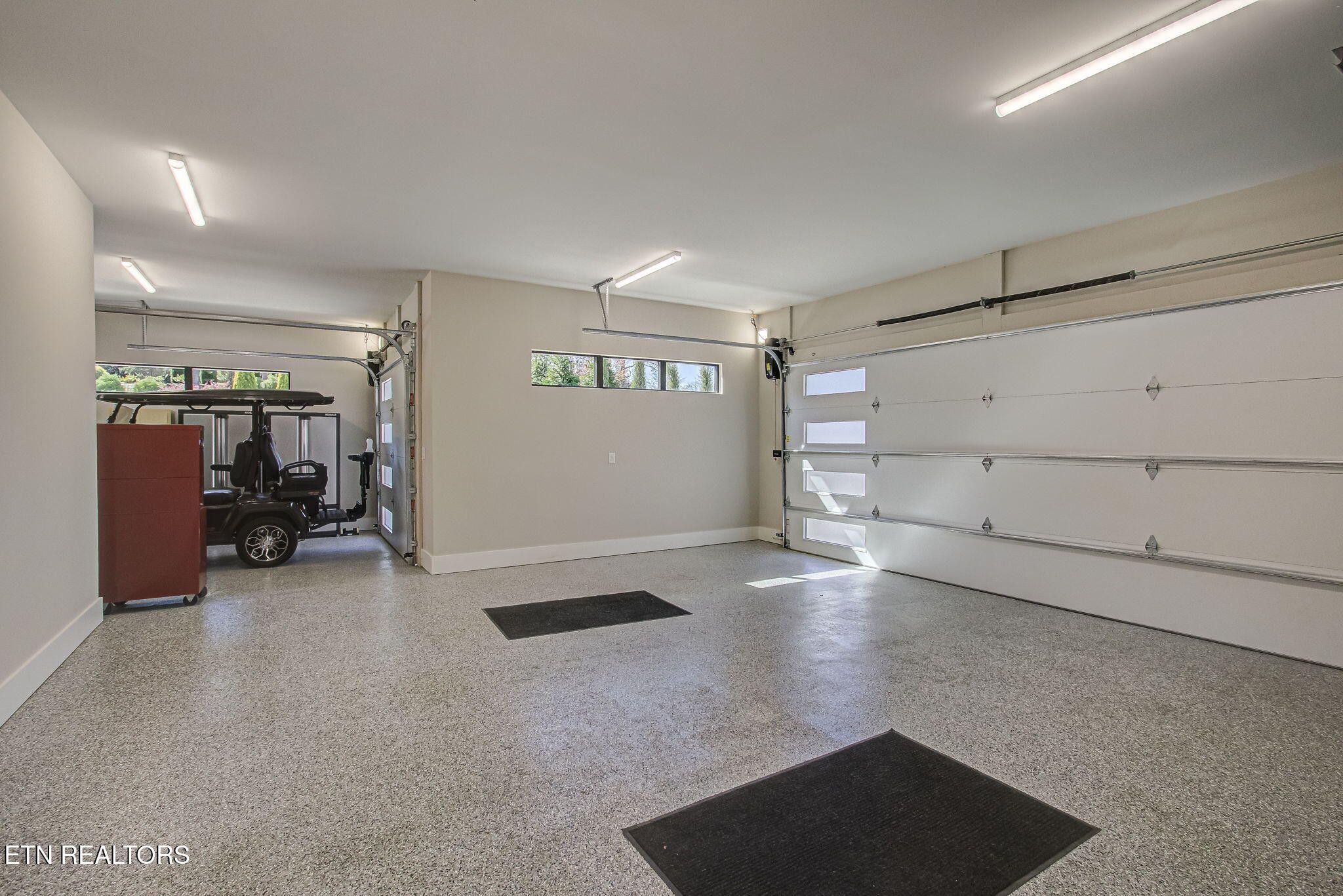 Loudon, Tennessee, 37774, United States, 5 Bedrooms Bedrooms, ,4 BathroomsBathrooms,Residential,Forsale,1973614