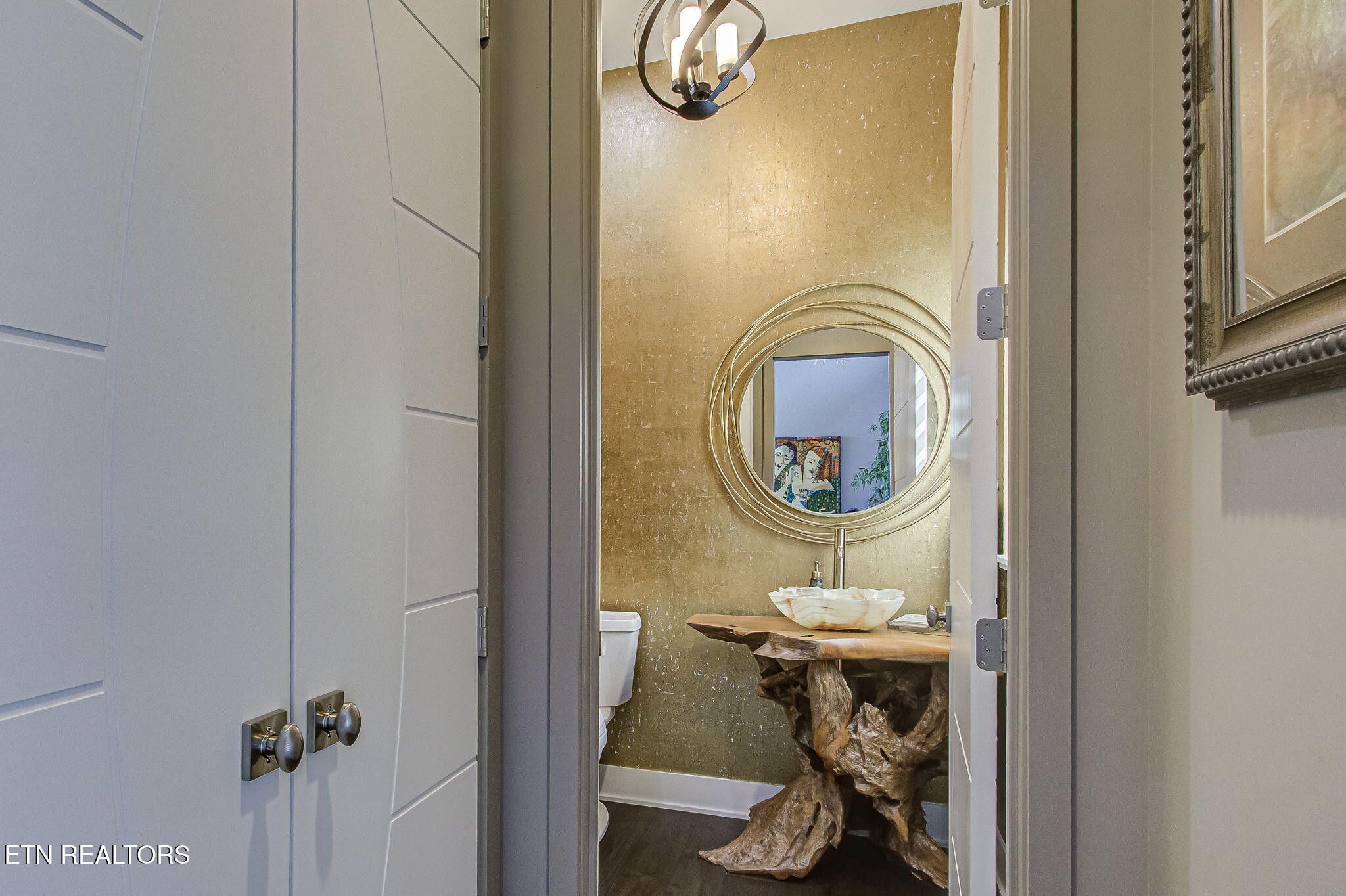 Loudon, Tennessee, 37774, United States, 5 Bedrooms Bedrooms, ,4 BathroomsBathrooms,Residential,Forsale,1973614