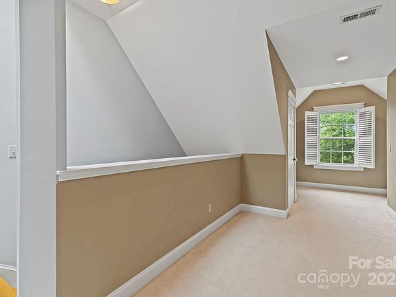 Hendersonville, North Carolina, 28739, United States, 3 Bedrooms Bedrooms, ,3 BathroomsBathrooms,Residential,Forsale,1986001