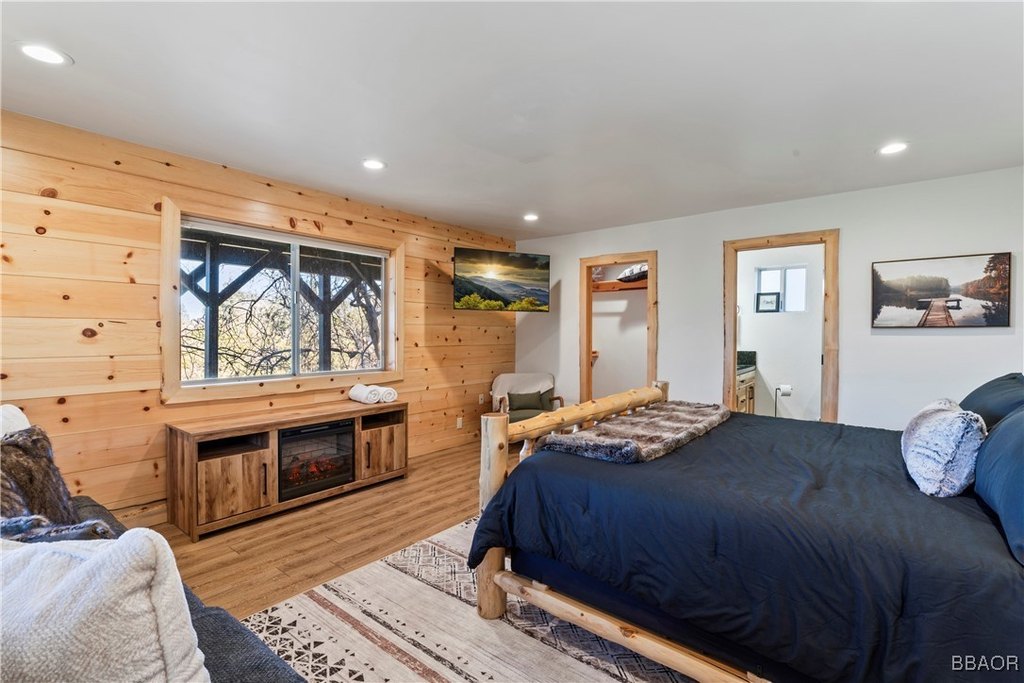 Lake Arrowhead, California, 92352, United States, 4 Bedrooms Bedrooms, ,3 BathroomsBathrooms,Residential,Forsale,1934022