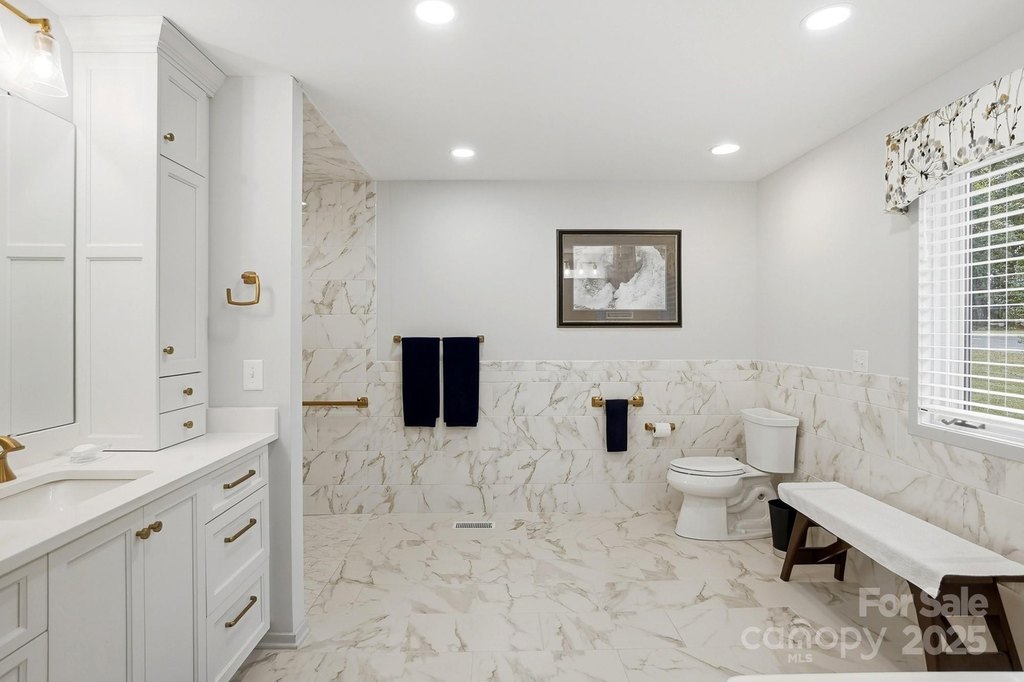 Lake Wylie, South Carolina, 29710, United States, 4 Bedrooms Bedrooms, ,4.5 BathroomsBathrooms,Residential,Forsale,2004559