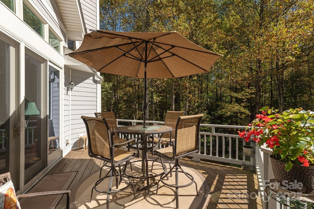 Flat Rock, North Carolina, 28731, United States, 3 Bedrooms Bedrooms, ,2.5 BathroomsBathrooms,Residential,Forsale,2004300