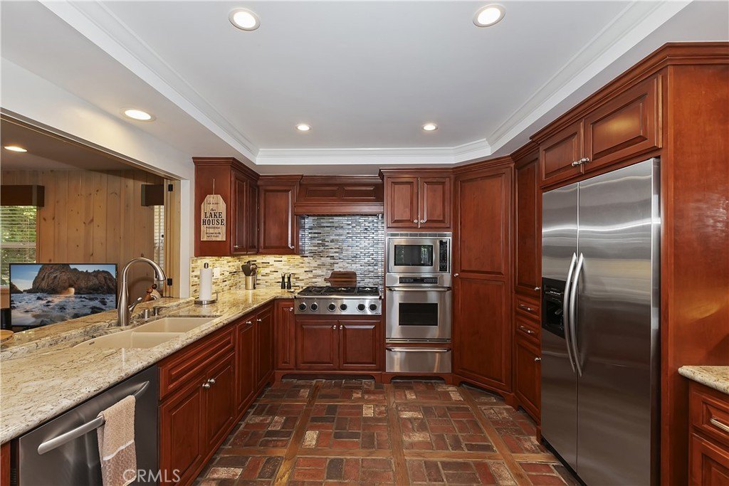 Lake Arrowhead, California, 92352, United States, 4 Bedrooms Bedrooms, ,4 BathroomsBathrooms,Residential,Forsale,2004002