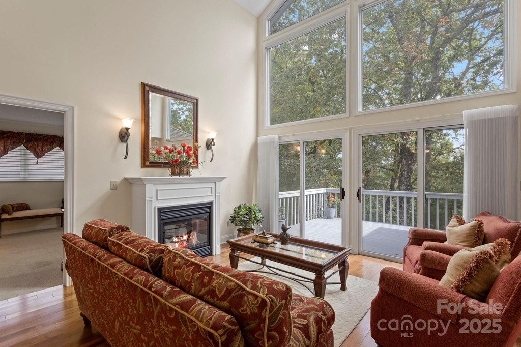 Flat Rock, North Carolina, 28731, United States, 4 Bedrooms Bedrooms, ,4 BathroomsBathrooms,Residential,Forsale,1985994