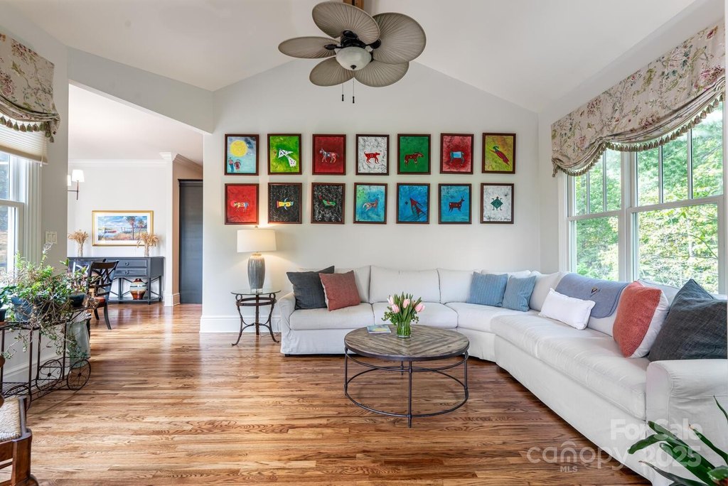 Flat Rock, North Carolina, 28731, United States, 3 Bedrooms Bedrooms, ,3.5 BathroomsBathrooms,Residential,Forsale,1985992