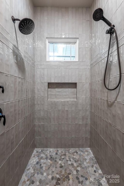 Flat Rock, North Carolina, 28731, United States, 3 Bedrooms Bedrooms, ,3.5 BathroomsBathrooms,Residential,Forsale,1985992