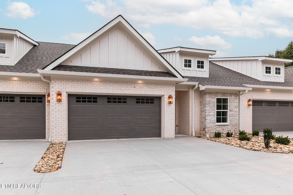 Clinton, Tennessee, 37716, United States, 3 Bedrooms Bedrooms, ,3 BathroomsBathrooms,Residential,Forsale,1999454