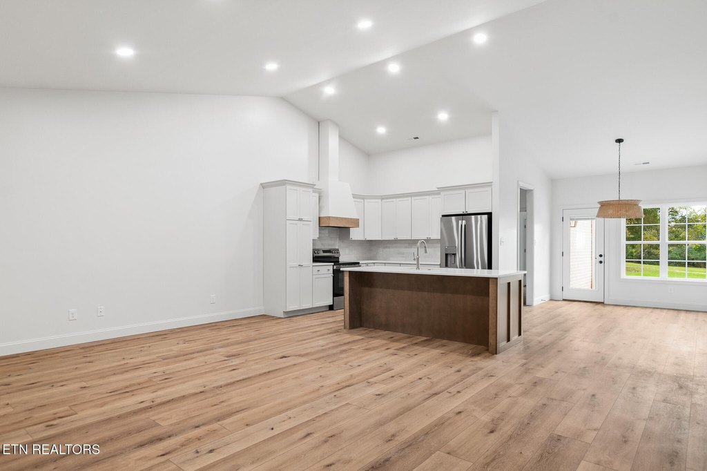 Clinton, Tennessee, 37716, United States, 3 Bedrooms Bedrooms, ,3 BathroomsBathrooms,Residential,Forsale,1999454