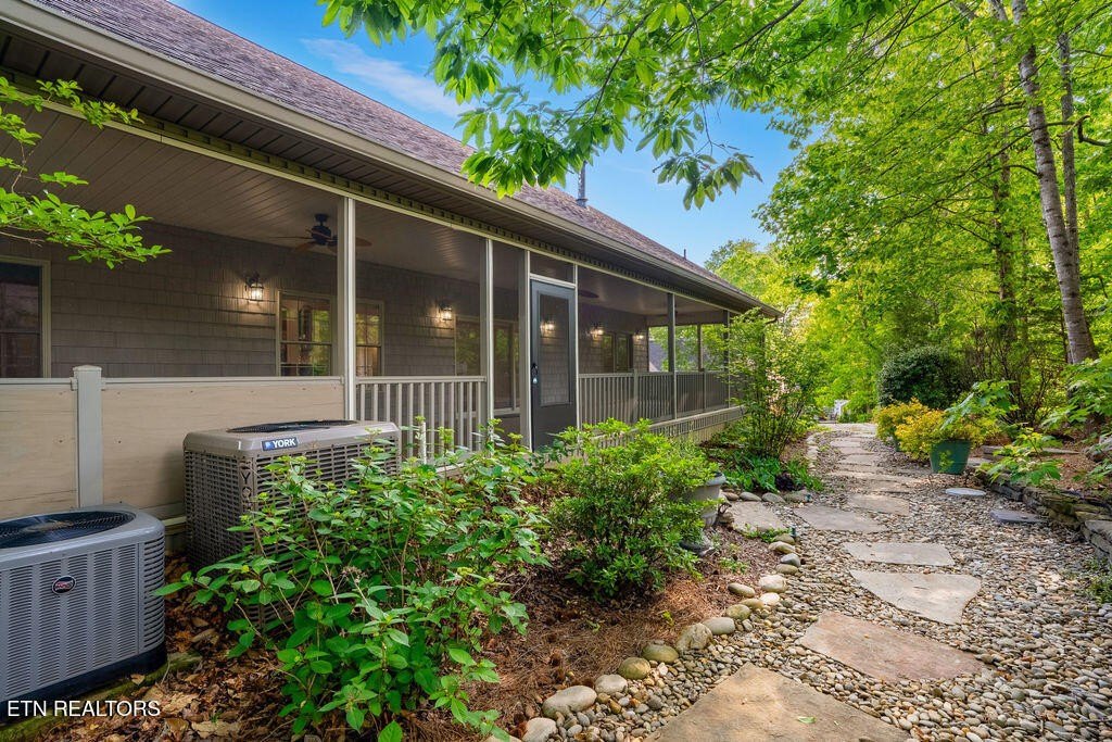 Loudon, Tennessee, 37774, United States, 3 Bedrooms Bedrooms, ,3 BathroomsBathrooms,Residential,Forsale,1893719