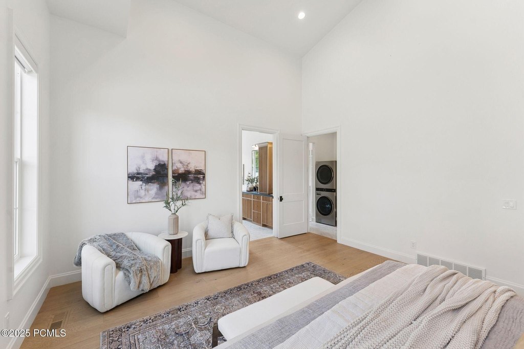 Midway, Utah, 84049, United States, 5 Bedrooms Bedrooms, ,4.5 BathroomsBathrooms,Residential,Forsale,2000237