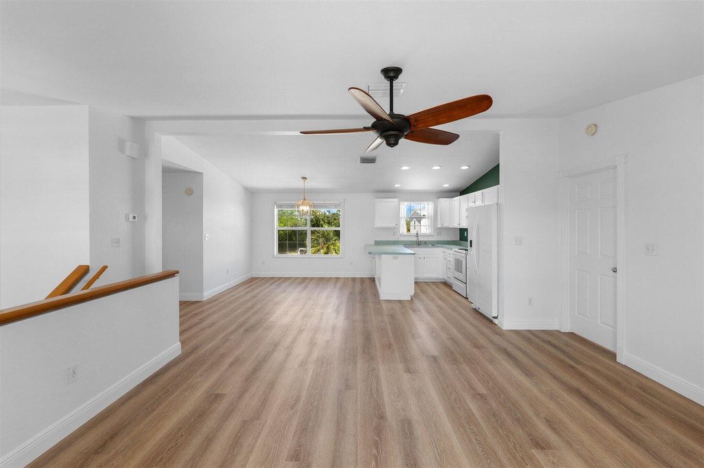 MARATHON, Florida, 33050, United States, 3 Bedrooms Bedrooms, ,2 BathroomsBathrooms,Residential,Forsale,2004343