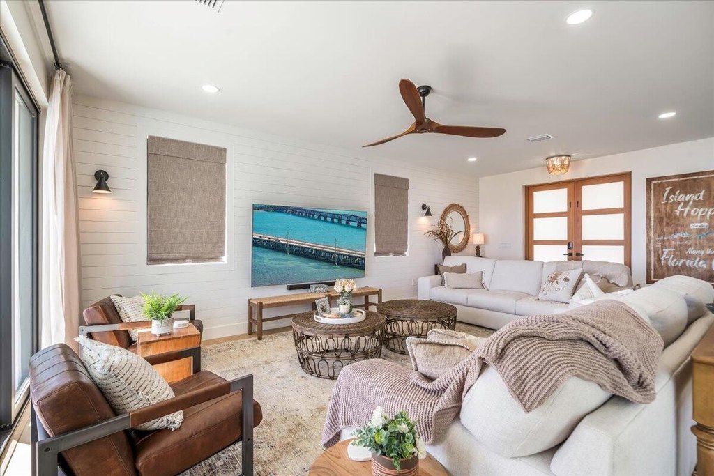 MARATHON, Florida, 33050, United States, 6 Bedrooms Bedrooms, ,6.5 BathroomsBathrooms,Residential,Forsale,2004345