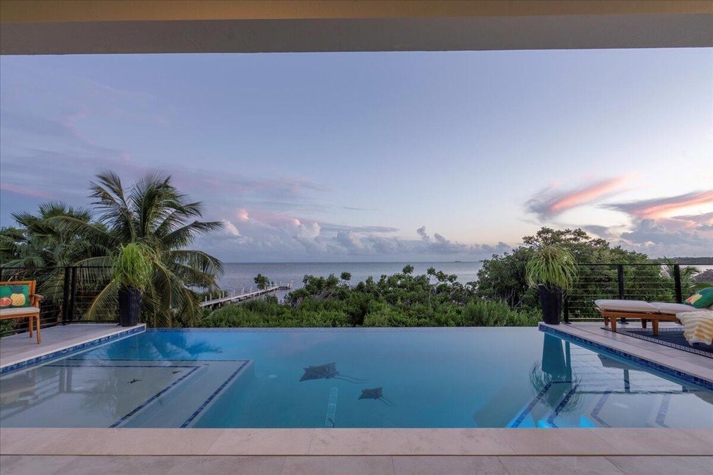 MARATHON, Florida, 33050, United States, 6 Bedrooms Bedrooms, ,6.5 BathroomsBathrooms,Residential,Forsale,2004345