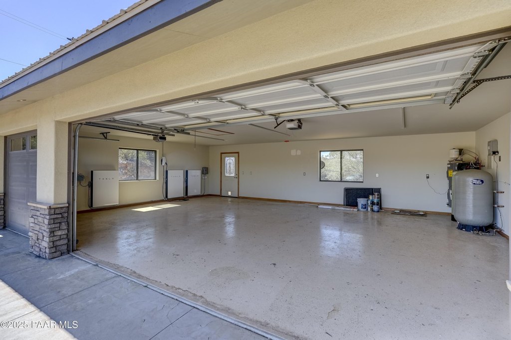 Dewey-Humboldt, Arizona, 86329, United States, 3 Bedrooms Bedrooms, ,2.5 BathroomsBathrooms,Residential,Forsale,1952161