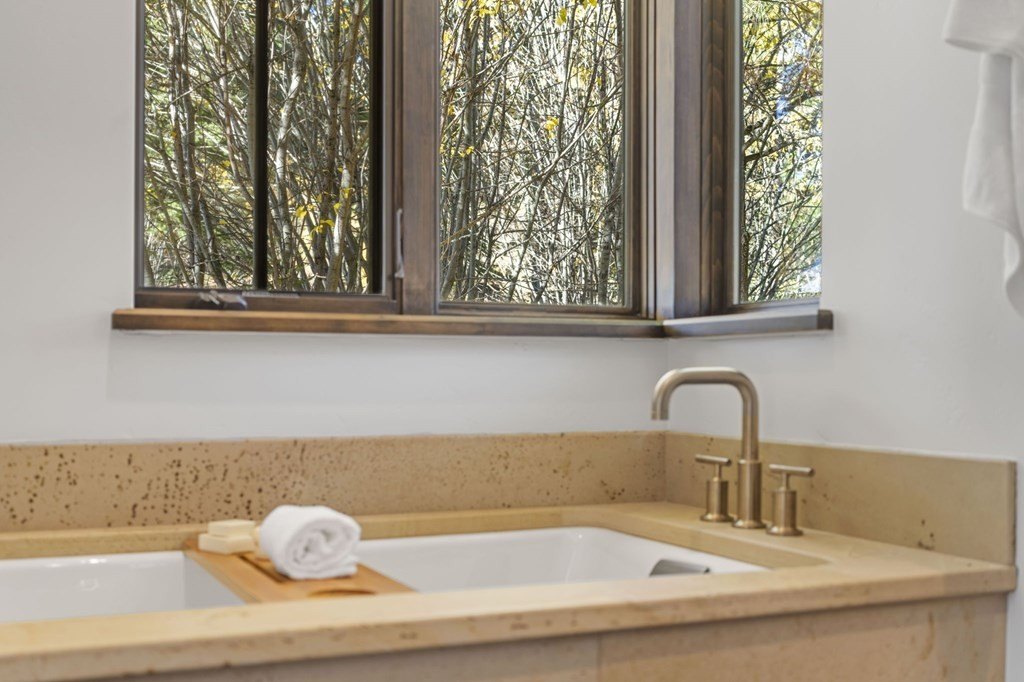 Donnelly, Idaho, 83615, United States, 3 Bedrooms Bedrooms, ,4 BathroomsBathrooms,Residential,Forsale,1996721