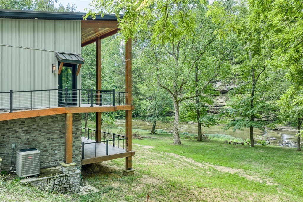 Byrdstown, Tennessee, 38549, United States, 3 Bedrooms Bedrooms, ,4 BathroomsBathrooms,Residential,Forsale,1929851