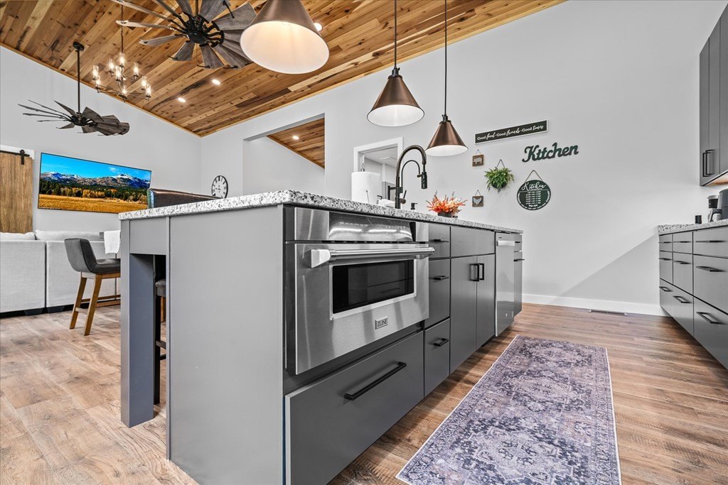 Byrdstown, Tennessee, 38549, United States, 3 Bedrooms Bedrooms, ,4 BathroomsBathrooms,Residential,Forsale,1929851