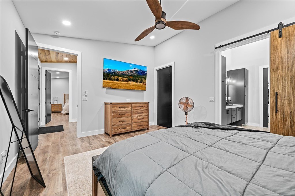 Byrdstown, Tennessee, 38549, United States, 3 Bedrooms Bedrooms, ,4 BathroomsBathrooms,Residential,Forsale,1929851