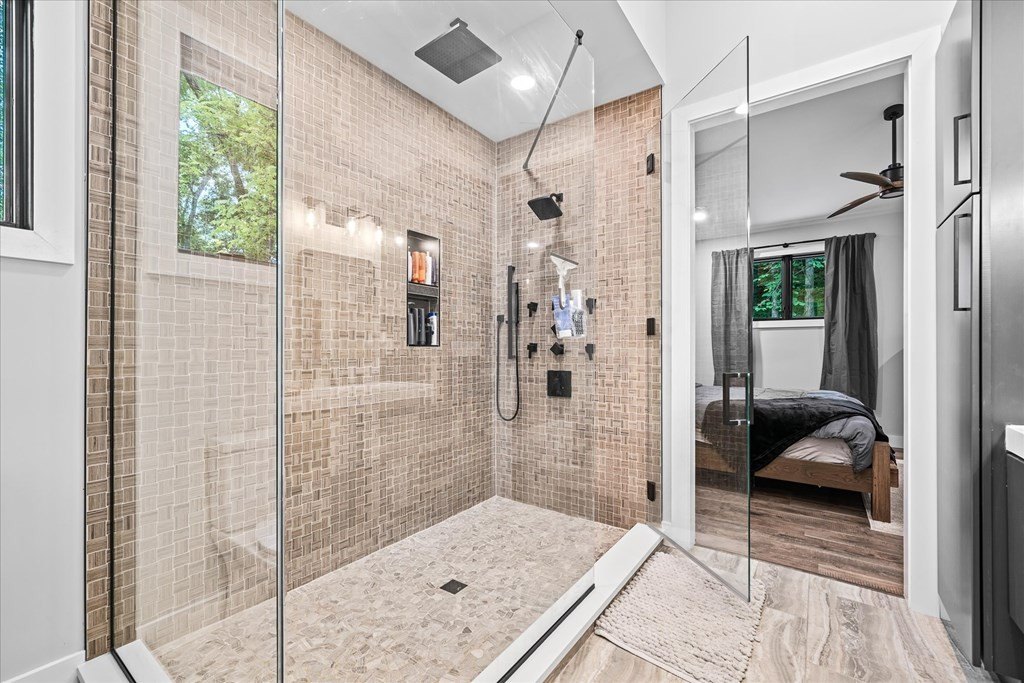 Byrdstown, Tennessee, 38549, United States, 3 Bedrooms Bedrooms, ,4 BathroomsBathrooms,Residential,Forsale,1929851