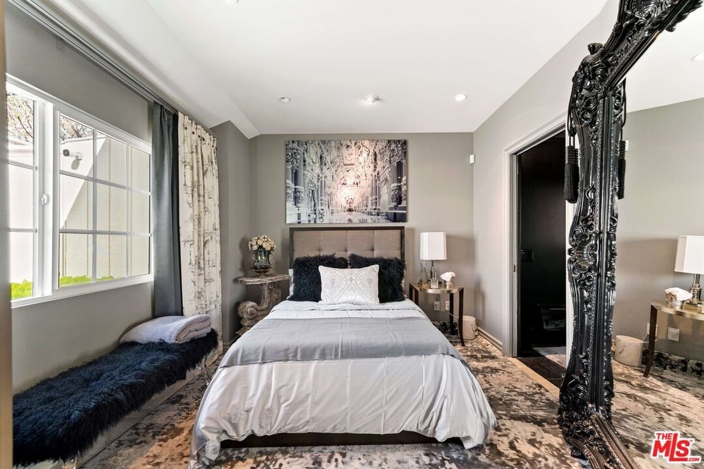 Malibu, California, 90265, United States, 3 Bedrooms Bedrooms, ,2.5 BathroomsBathrooms,Residential,Forsale,2009631