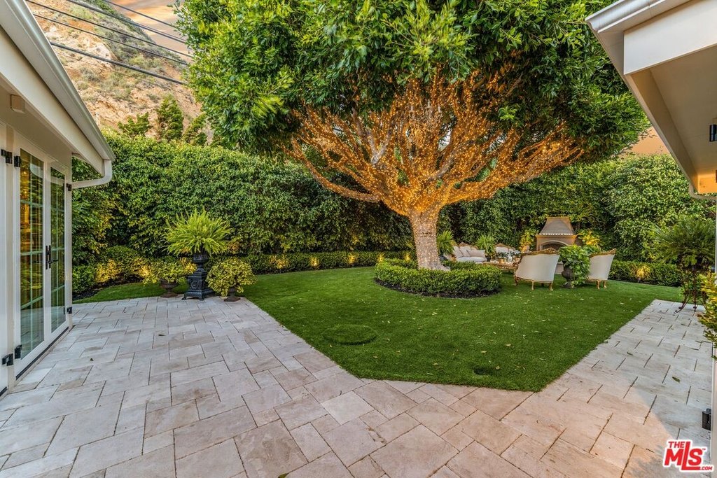 Malibu, California, 90265, United States, 3 Bedrooms Bedrooms, ,2.5 BathroomsBathrooms,Residential,Forsale,2009631