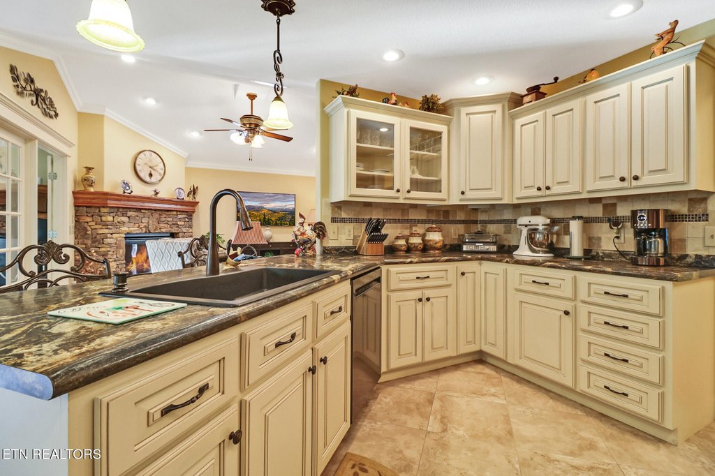 Crossville, Tennessee, 38558, United States, 3 Bedrooms Bedrooms, ,2 BathroomsBathrooms,Residential,Forsale,1996594