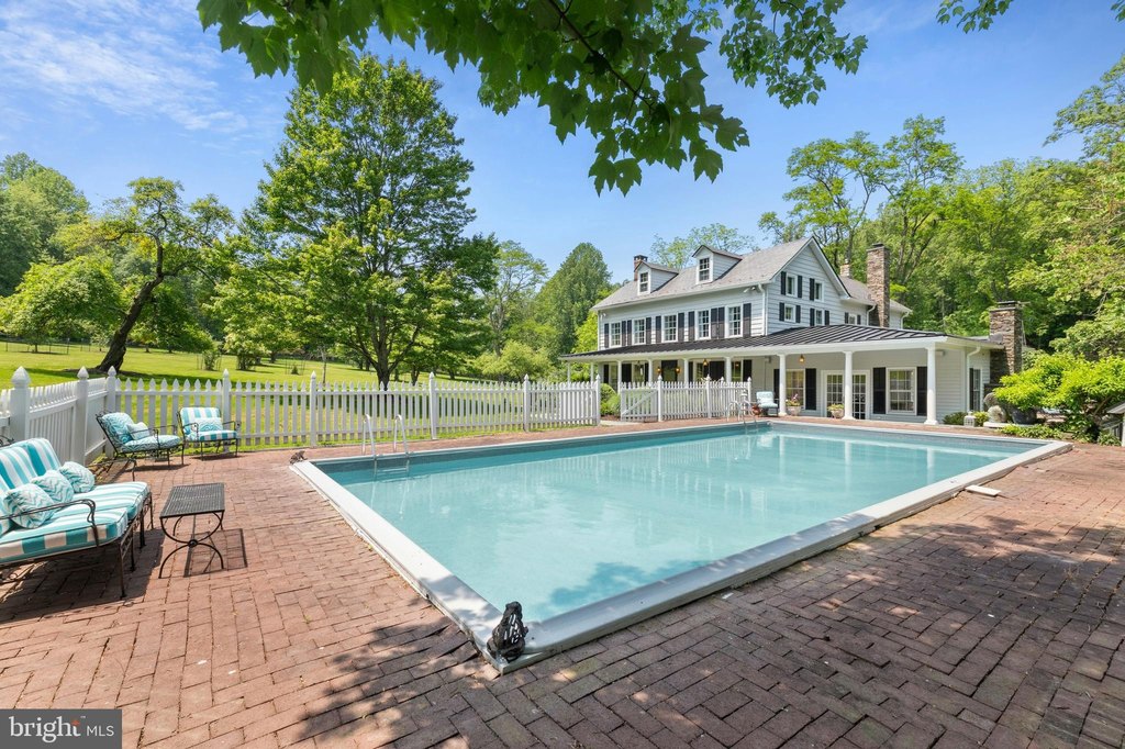 EAST STROUDSBURG, Pennsylvania, 18302, United States, 4 Bedrooms Bedrooms, ,4.5 BathroomsBathrooms,Residential,Forsale,1971847