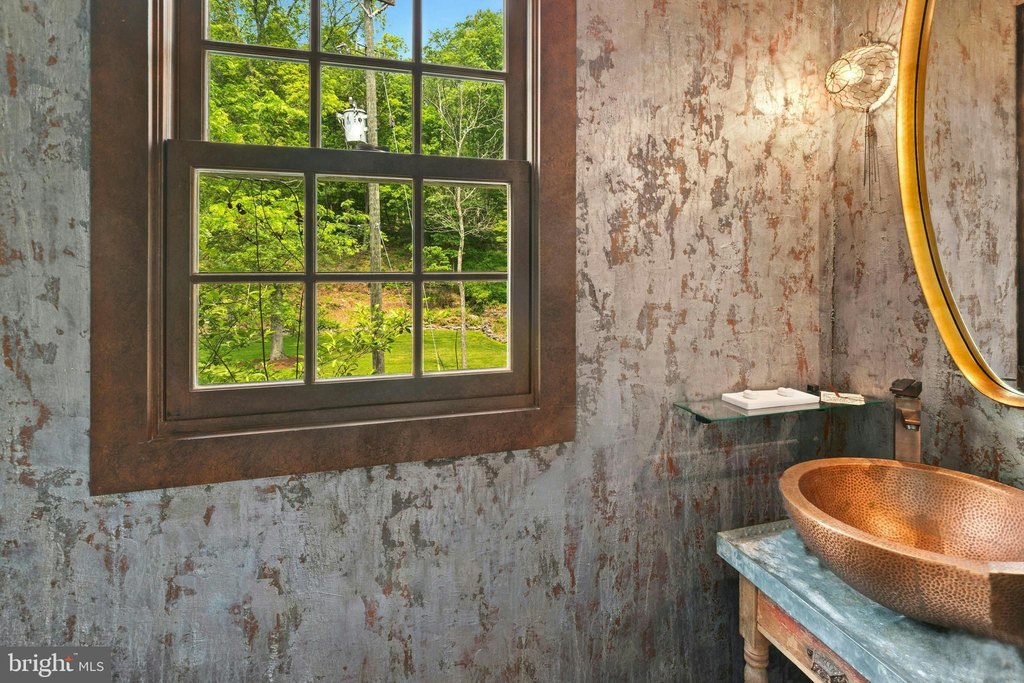 EAST STROUDSBURG, Pennsylvania, 18302, United States, 4 Bedrooms Bedrooms, ,4.5 BathroomsBathrooms,Residential,Forsale,1971847