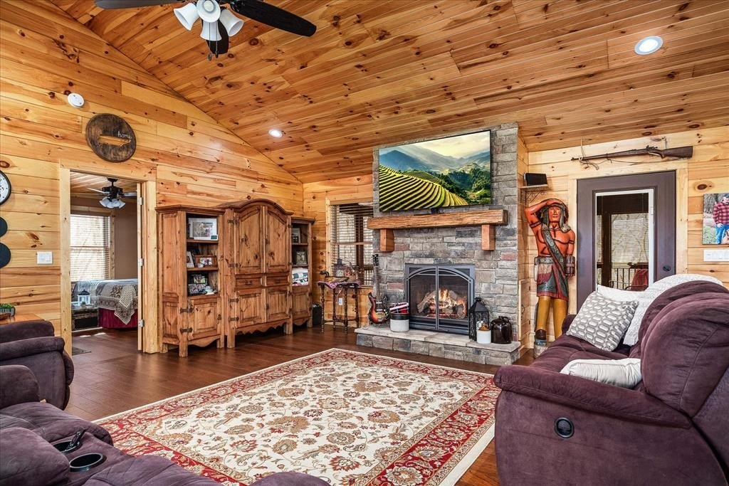 Celina, Tennessee, 38551, United States, 4 Bedrooms Bedrooms, ,2.5 BathroomsBathrooms,Residential,Forsale,1886012