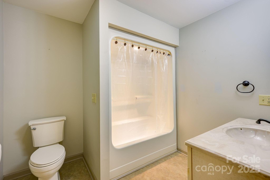 Newton, North Carolina, 28658, United States, 3 Bedrooms Bedrooms, ,2.5 BathroomsBathrooms,Residential,Forsale,2007721