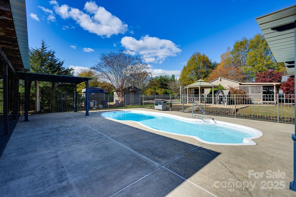 Newton, North Carolina, 28658, United States, 3 Bedrooms Bedrooms, ,2.5 BathroomsBathrooms,Residential,Forsale,2007721