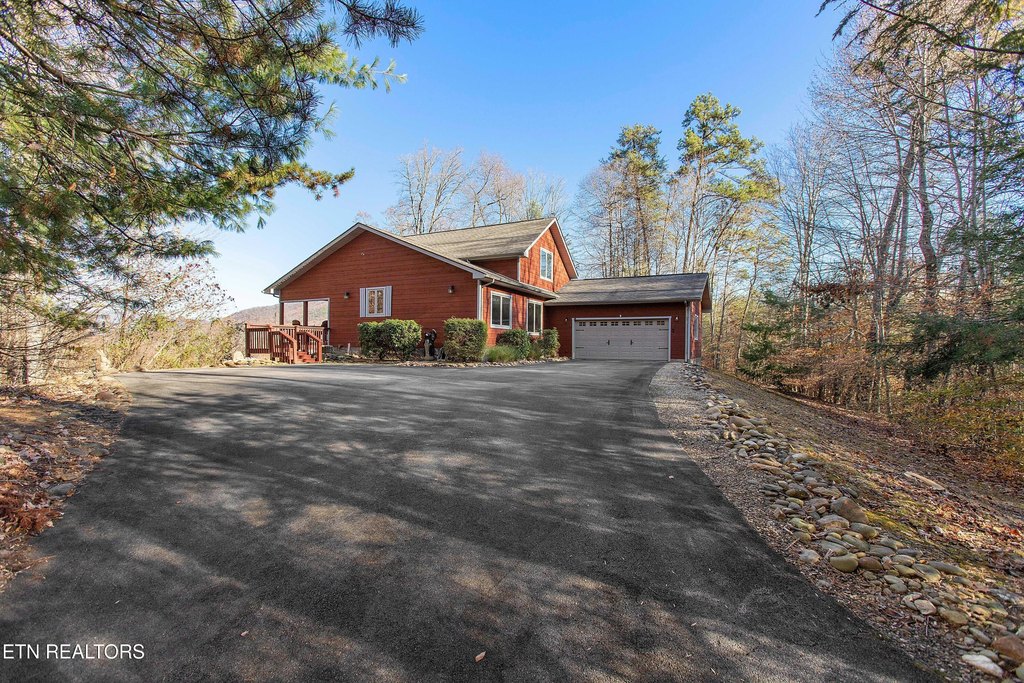 Cosby, Tennessee, 37722, United States, 2 Bedrooms Bedrooms, ,3 BathroomsBathrooms,Residential,Forsale,1999440