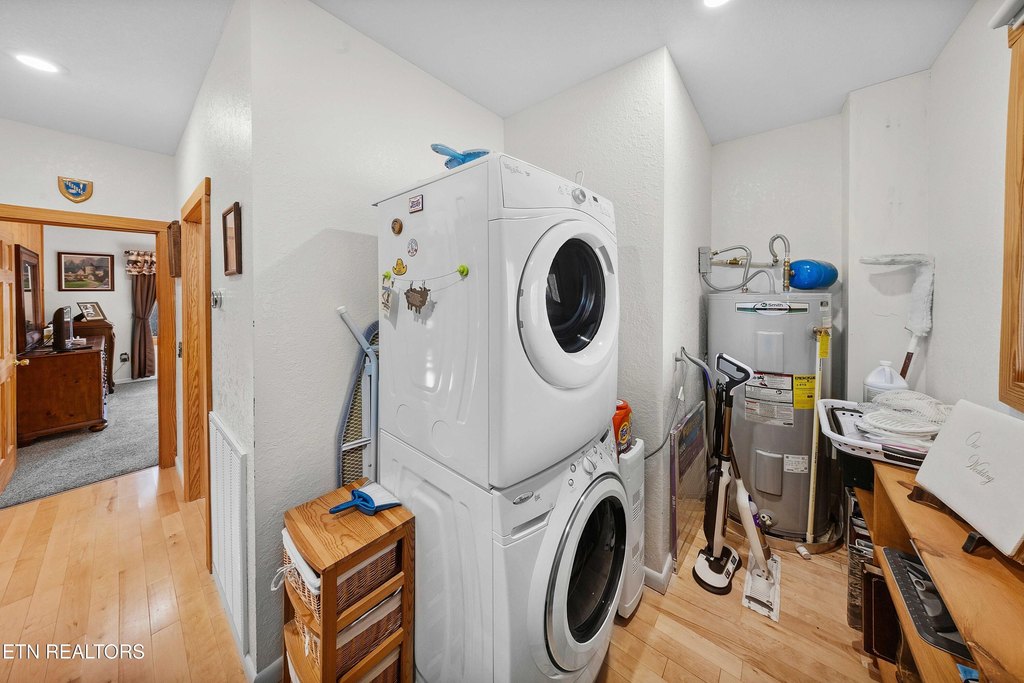 Cosby, Tennessee, 37722, United States, 2 Bedrooms Bedrooms, ,3 BathroomsBathrooms,Residential,Forsale,1999440