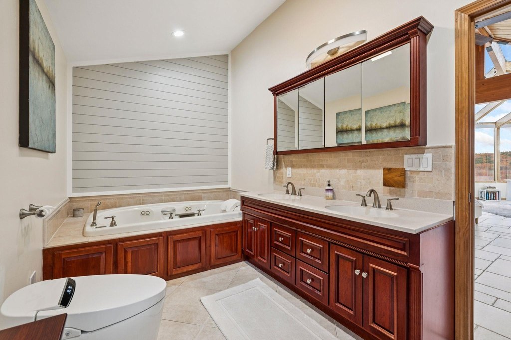 Alton, New Hampshire, 03810, United States, 3 Bedrooms Bedrooms, ,3.5 BathroomsBathrooms,Residential,Forsale,2004704